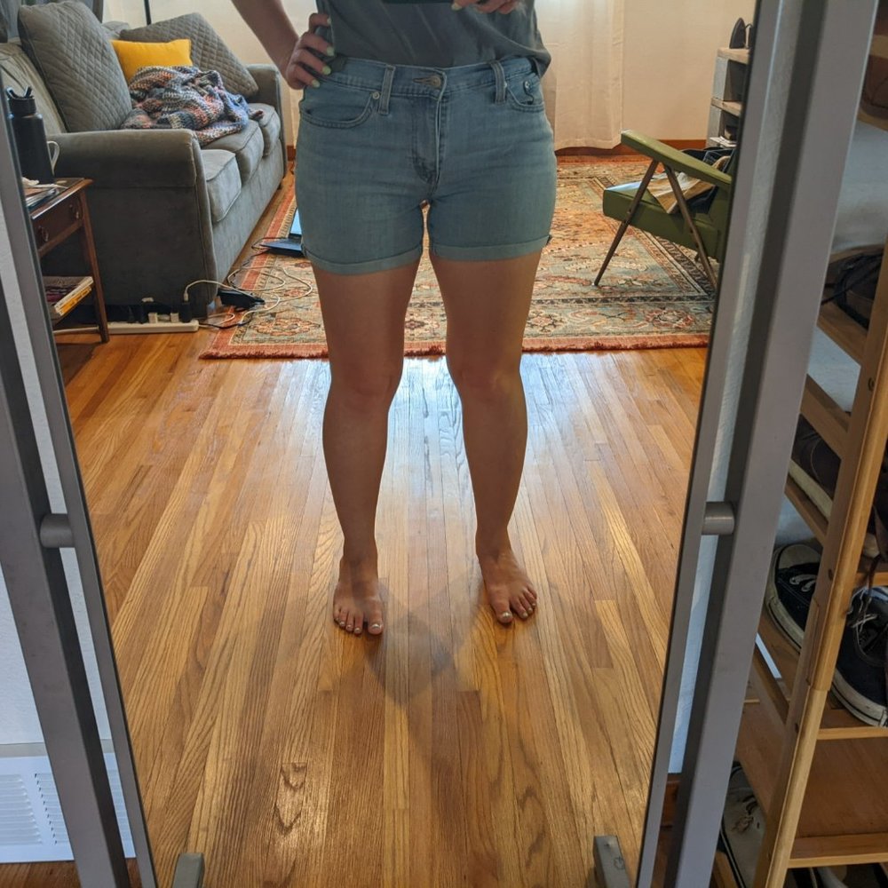 Levi's Mid Rise Shorts - Picture 3 of 7